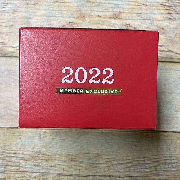 2022 Polar Bear Pal Hallmark Keepsake Ornament Club NWT - Picture 2 of 9